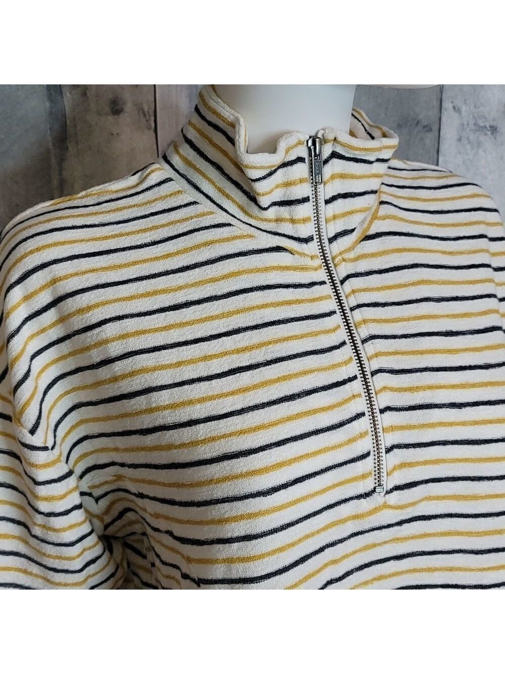 L*SPACE Best Life Pullover - Picture 3 of 10